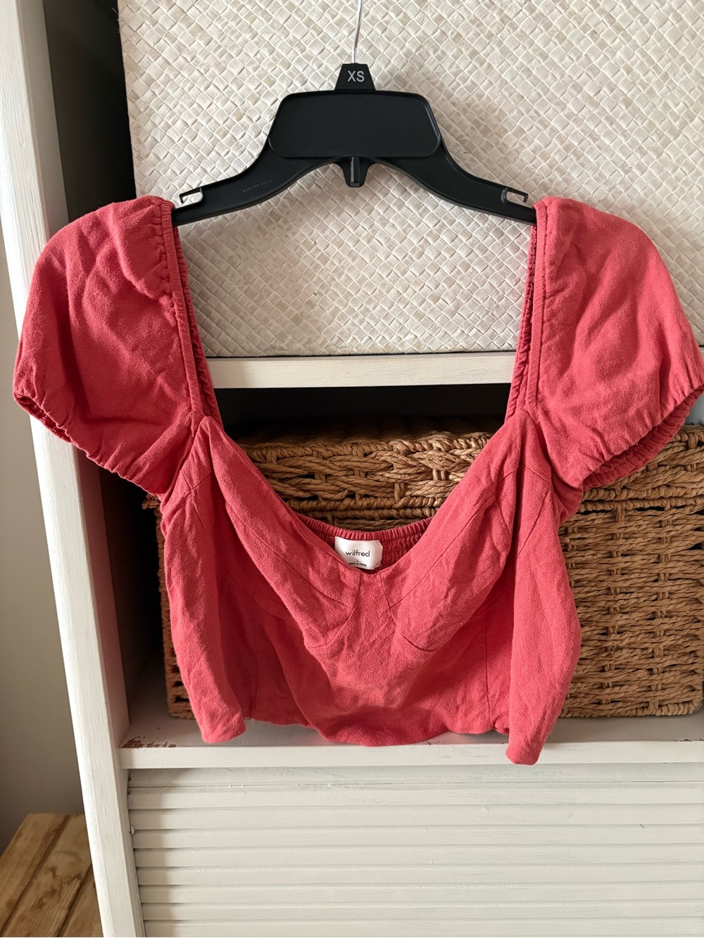 Aritzia Wilfred Pink Puff Sleeve Crop Top